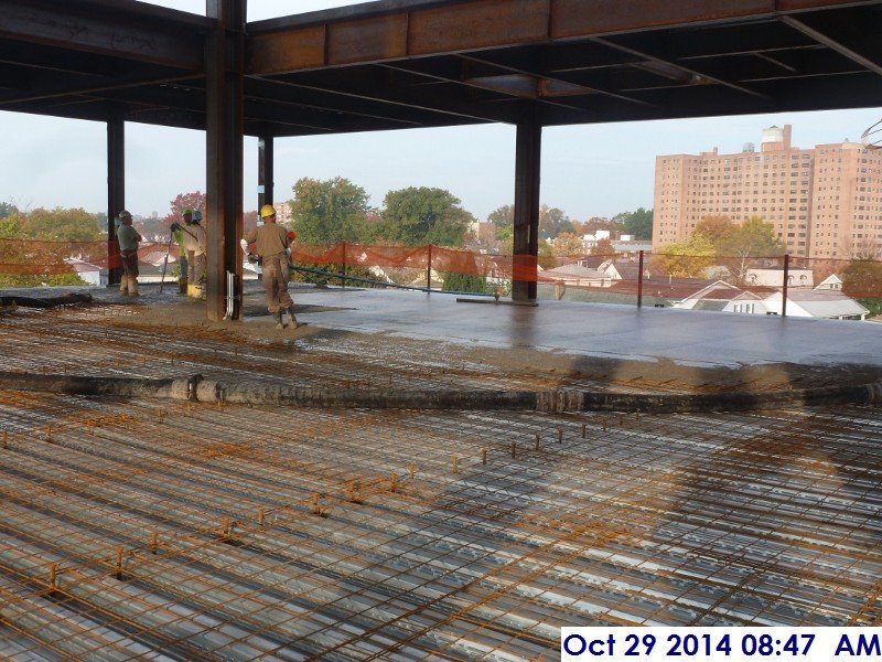 Pouring concrete at half of the 4th Floor Facing North-West (800x600)